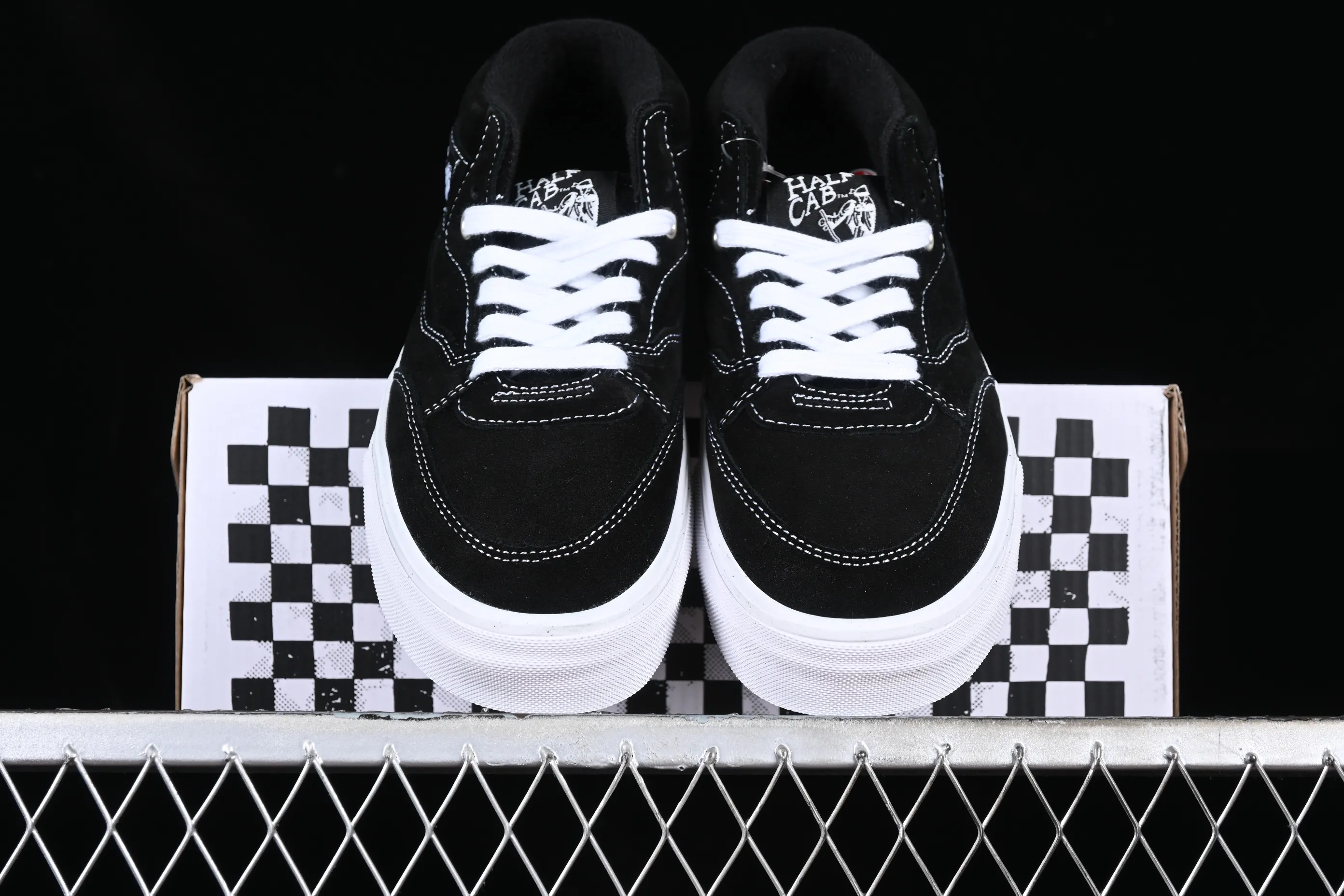 All Categories Vans Vans Series Vans Mid Vans China Vans Half Cab 33 Dx Anaheim Series China Skateboard Shoes VN0A5FCDY28